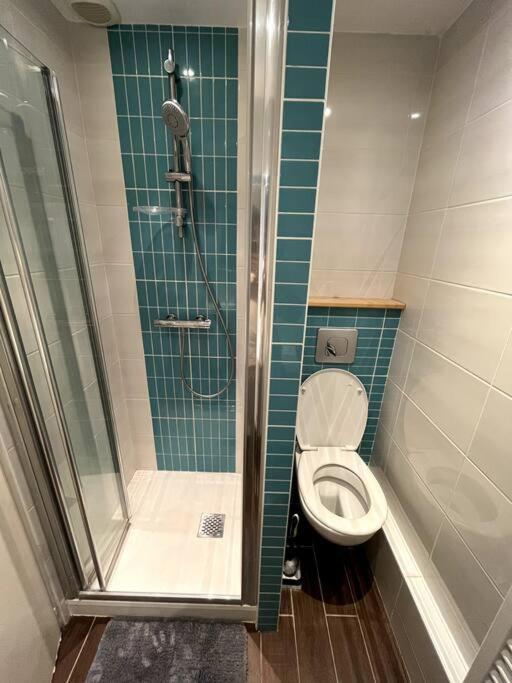 Equipe Moderne A Deux Pas De La Appartement